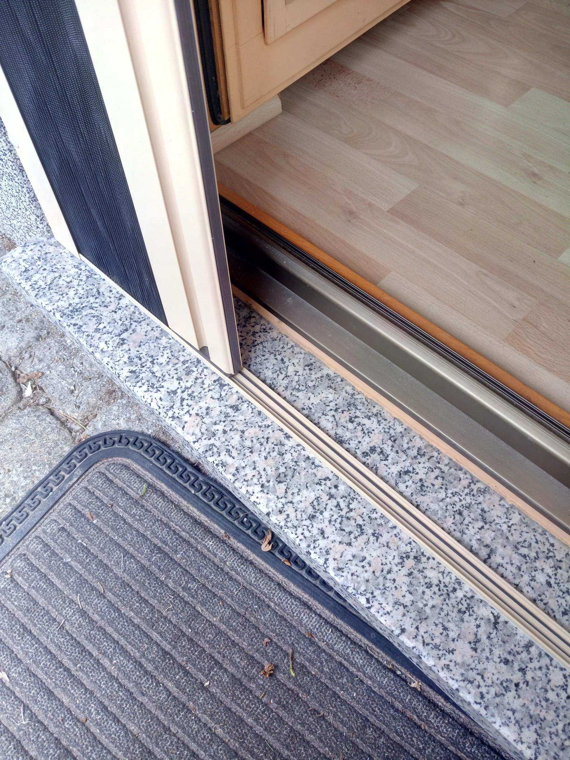Plissee 1 Insektenschutz Holzner, hochwertiger Insektenschutz in Dresden, Meißen, Bautzen